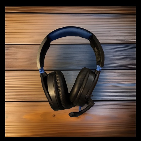 Black On-Ear Headphones - Picture 2 of 8
